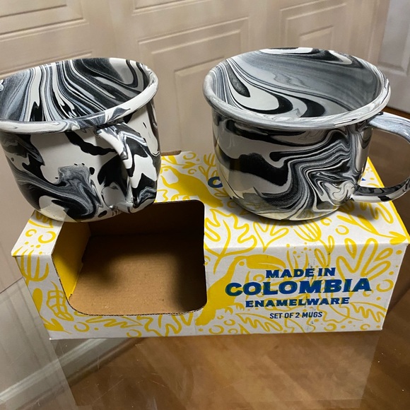 2 Enamelware Mugs Coffee Hand Painted Columbia Camping Cups Green & Whit… - Picture 4 of 8